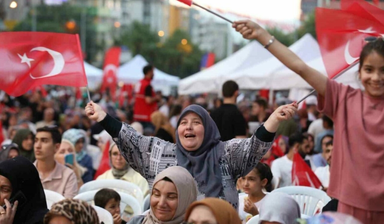 Bursa8217da-Demokrasi-ve-Bayrak-Yuruyusu-Gerceklesti-featured