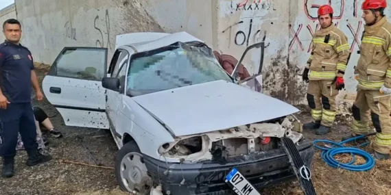 Bursa’da feci kazada 3 kişi öldü; otomobil köprü duvarına çarptı
