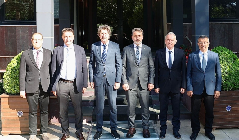 Bursa8217da-kritik-zirve-Sehir-vizyonu-icin-guc-birligi-featured