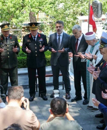 Bursada-15-Temmuz-programi-sehitler-anisina-basladi-featured