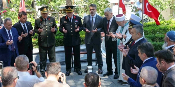 Bursa’da 15 Temmuz programı şehitler anısına başladı