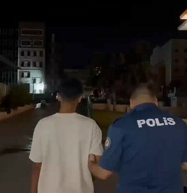 Bursada-iki-grup-sokak-ortasinda-kavga-anlari-kamerada-featured
