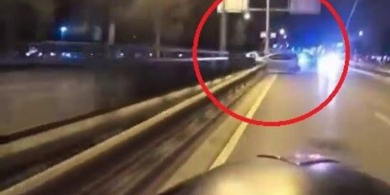 Bursa’da kontrolden çıkan otomobil bariyerlere çarparak takla attı