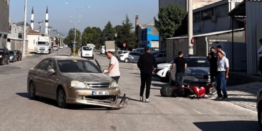 Bursada-motosiklet-ile-otomobil-kafa-kafaya-carpisti-featured