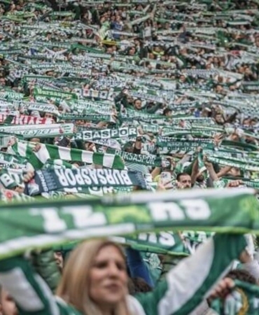 Bursaspor-resmen-Zeki-Yavru8217yu-kadrosuna-katti-featured