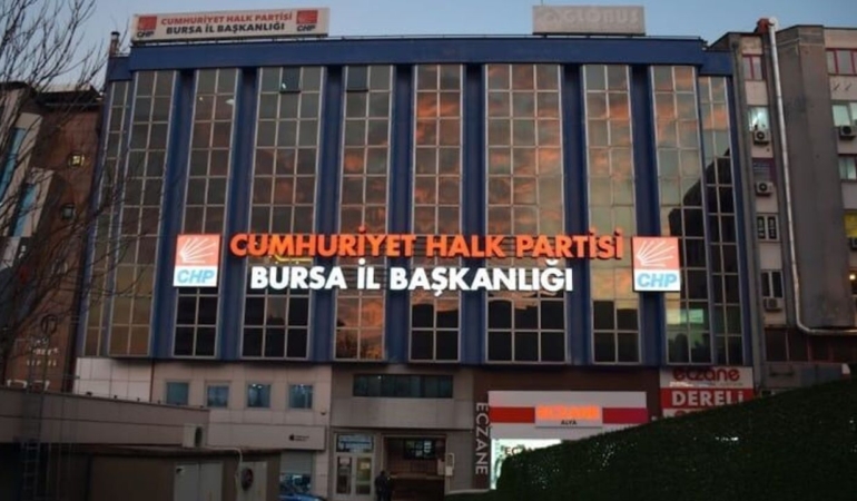 CHP-Bursa-Kadin-Kollari-Baskani-Gulay-Isdar-Oldu-featured