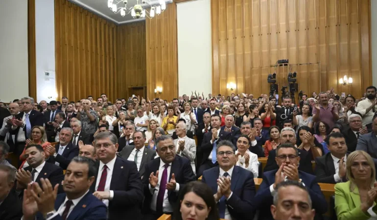 CHP8217de-Milletvekili-Istifalari-Basladi-Ozel8217in-Yeni-Parti-Plani-featured