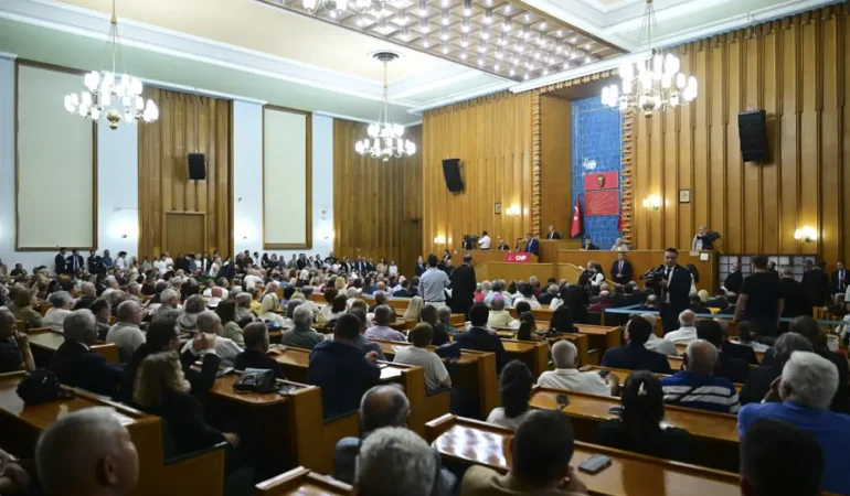CHP8217de-saflar-netlesiyor-istifa-sonrasi-ilk-mesajlar-featured