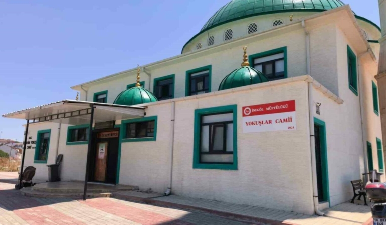 Camiye-girip-kaldirim-tasiyla-100-bin-lirayi-caldi-featured