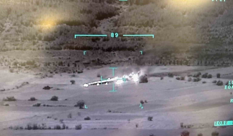 ÇANAKKALE'DEKİ YANGINDA 10 DÖNÜM TARIM ARAZİSİ ZARAR GÖRDÜ TARIM ARAZİSİNDE ÇIKAN YANGIN KONTROL ALTINA ALINDI