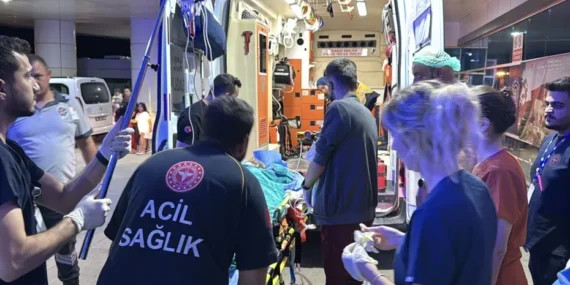 Çocuk parkında eski eş cinayeti, 4 yaşındaki kız yaralandı
