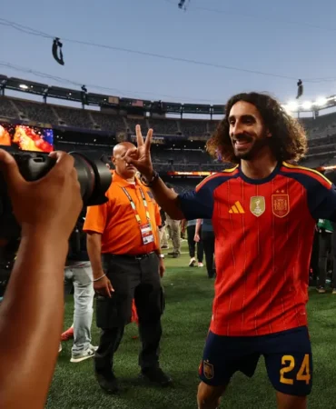 Cucurella8217dan-sampiyonluk-dovmesi-Kolunda-Luis-de-la-Fuente-var-featured