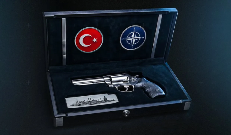 Cumhurbaskanindan-NATO-liderlerine-anlamli-ozel-islenmis-revolverler-featured