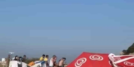 Denizde boğulma tehlikesi geçiren kişi vatandaşlarca kurtarıldı