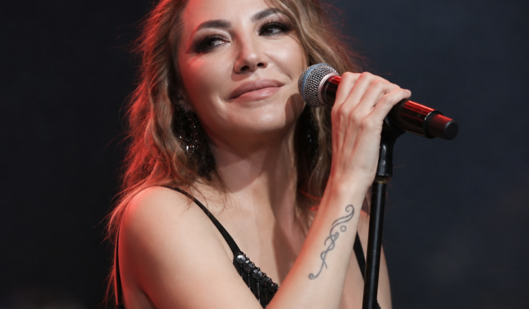 Derya-Bedavaci-Bursada-unutulmaz-bir-gece-yasatti-kai