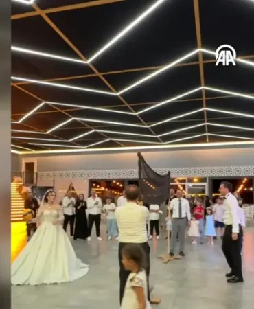 Dugunde-Surpriz-Oyun-Gelin-ve-Damat-Voleybol-Oynadi-featured