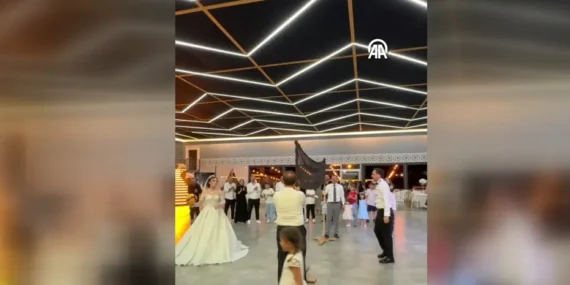 Düğünde Sürpriz Oyun: Gelin ve Damat Voleybol Oynadı