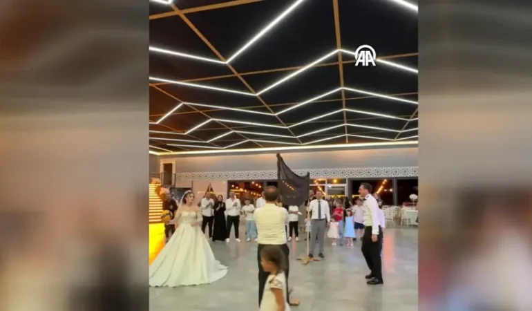 Dugunde-Surpriz-Oyun-Gelin-ve-Damat-Voleybol-Oynadi-featured