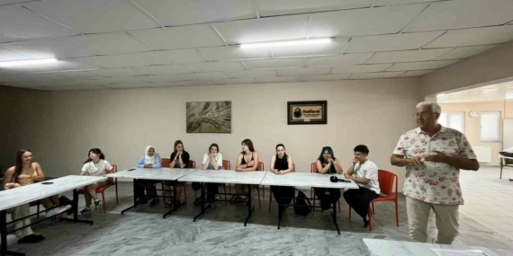 Dünya gençleri Bursa’da içli köfte yapımını öğrendi