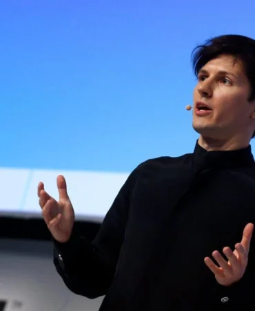 Durov-Rusya-beni-sansuru-reddettigim-icin-terorist-ilan-ettigini-one-suruyor-featured