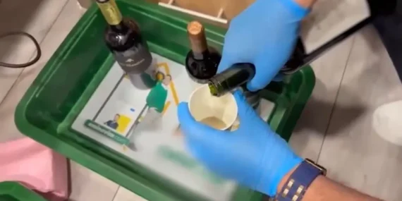 Dusseldorftan-getirilen-sarap-siselerine-sivi-metamfetamin-yakalandi-featured
