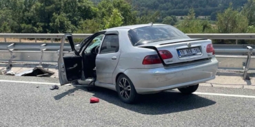Edremit-Balikesir-yolunda-refuje-carpan-otomobilde-yaralanma-yok-featured