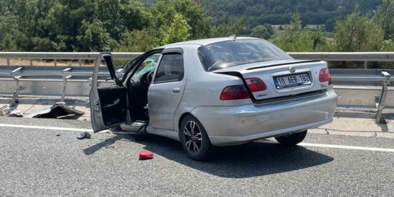 Edremit-Balıkesir yolunda refüje çarpan otomobilde yaralanma yok