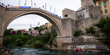 Mostar Köprüsü’nde 460 Yıllık Gelenek Atlayışları Gerçekleşti