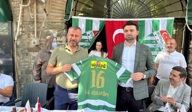 Enes-Celik-Kapalicarsida-esnafla-bulustu-destek-mesaji-verdi-featured