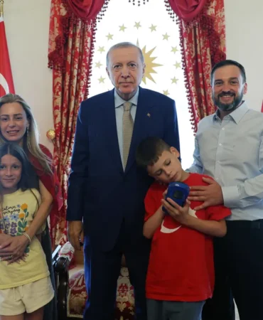 Erdogan-8216Cake-Not-Hate8217-ile-taninan-Joshua-Harris8217i-kabul-etti-featured