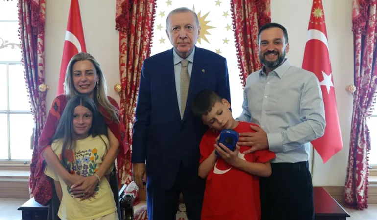Erdogan-8216Cake-Not-Hate8217-ile-taninan-Joshua-Harris8217i-kabul-etti-featured