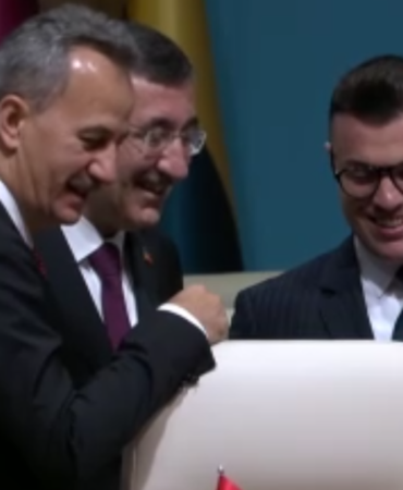 Erdogan8217in-masasindaki-kalem-zirvenin-ilgi-odagi-oldu-featured