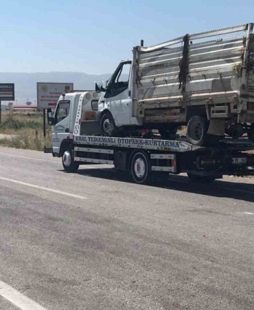 Eregli8217de-kamyonetler-carpisti-ve-2-yarali-belirlendi-featured