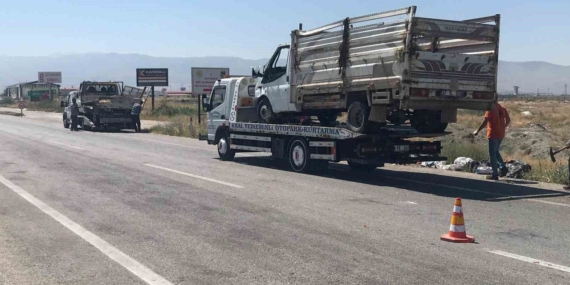 Ereğli’de kamyonetler çarpıştı ve 2 yaralı belirlendi