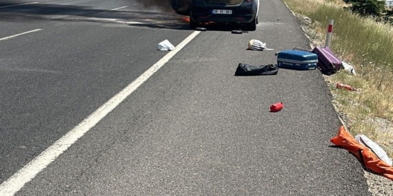 Eskişehir-Ankara yolunda seyir halindeki araç alev aldı; sürücü emniyet şeridine çekti