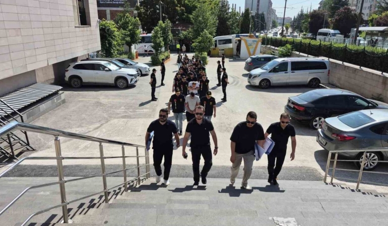 Eskisehir-merkezli-dolandiricilik-operasyonunda-12-supheli-4-ilde-yakalandi-featured