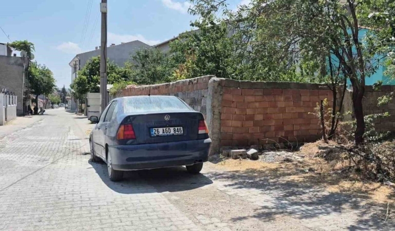 Eskisehir8217de-ic-elektrik-aksamindan-cikan-yangin-otomobili-kullanilamaz-hale-getirdi-featured