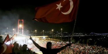 FETO-Darbe-Girisiminin-10.-Yili-15-Temmuz-Gecesi-Saat-Saat-Neler-Yasandi-featured