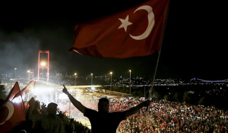 FETO-Darbe-Girisiminin-10.-Yili-15-Temmuz-Gecesi-Saat-Saat-Neler-Yasandi-featured