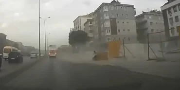 Firtina-Avcilar-E-5-yan-yolunda-bariyerleri-ucurdu-featured