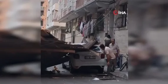 Fırtınada çatılar savruldu: “Karşı binanın çöktüğünü sandım”