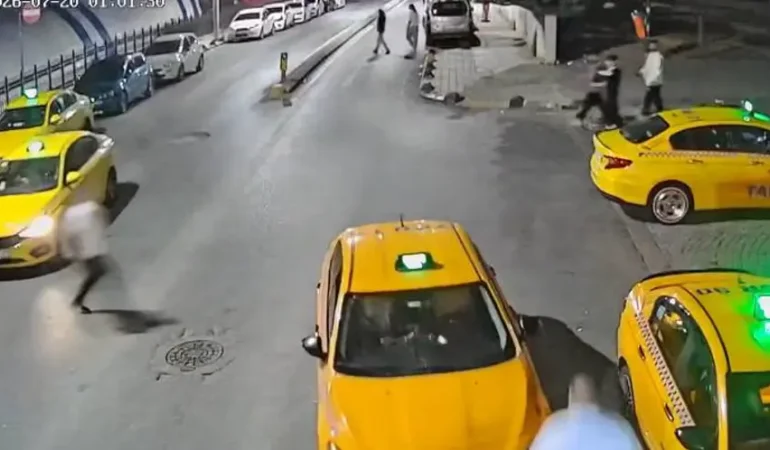 Freni-Cekilmeyen-Taksi-Geri-Gidince-Cevredekiler-Mudahale-Etti-featured