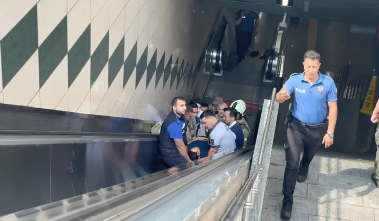 Gayrettepe-metrosunda-korku-dolu-anlar-gorme-engelli-Enes-G.-raylara-dustu-featured