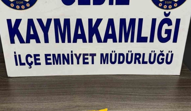 Gediz8217de-272-icimlik-A4-kagida-emdirilmis-uyusturucu-ele-gecirildi-featured