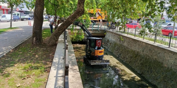 Gemlik Çarşı Deresi’nde temizlik çalışmaları başlatıldı