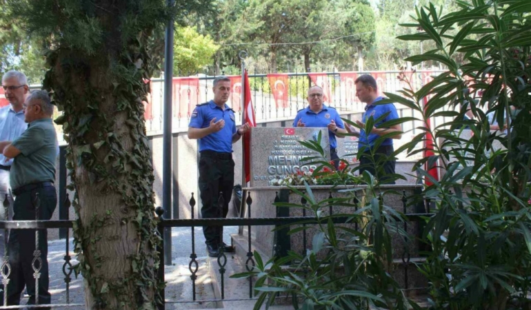 Gemlik8217te-hukumlu-ve-personelin-anlamli-sehitlik-ziyareti-featured