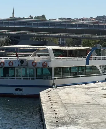 Halic8217te-tekne-kopru-ayagina-carpti-bir-personel-hayatini-kaybetti-featured