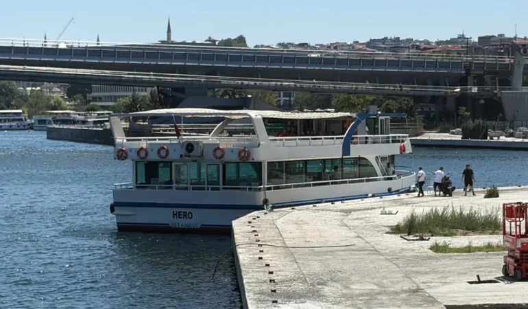 Halic8217te-tekne-kopru-ayagina-carpti-bir-personel-hayatini-kaybetti-featured