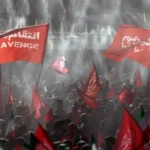 Hamaney-cenazesinde-intikam-isareti-Kirmizi-bayraklar-ne-anlatiyor-featured