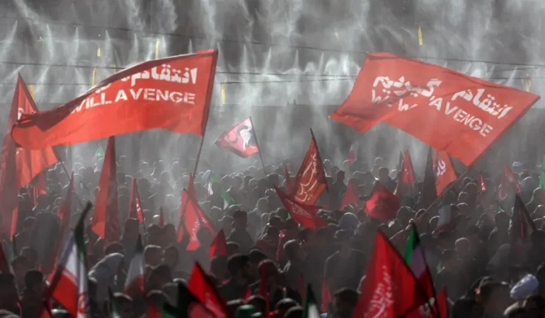 Hamaney-cenazesinde-intikam-mesaji-Kirmizi-bayraklar-ne-anlatiyor-featured